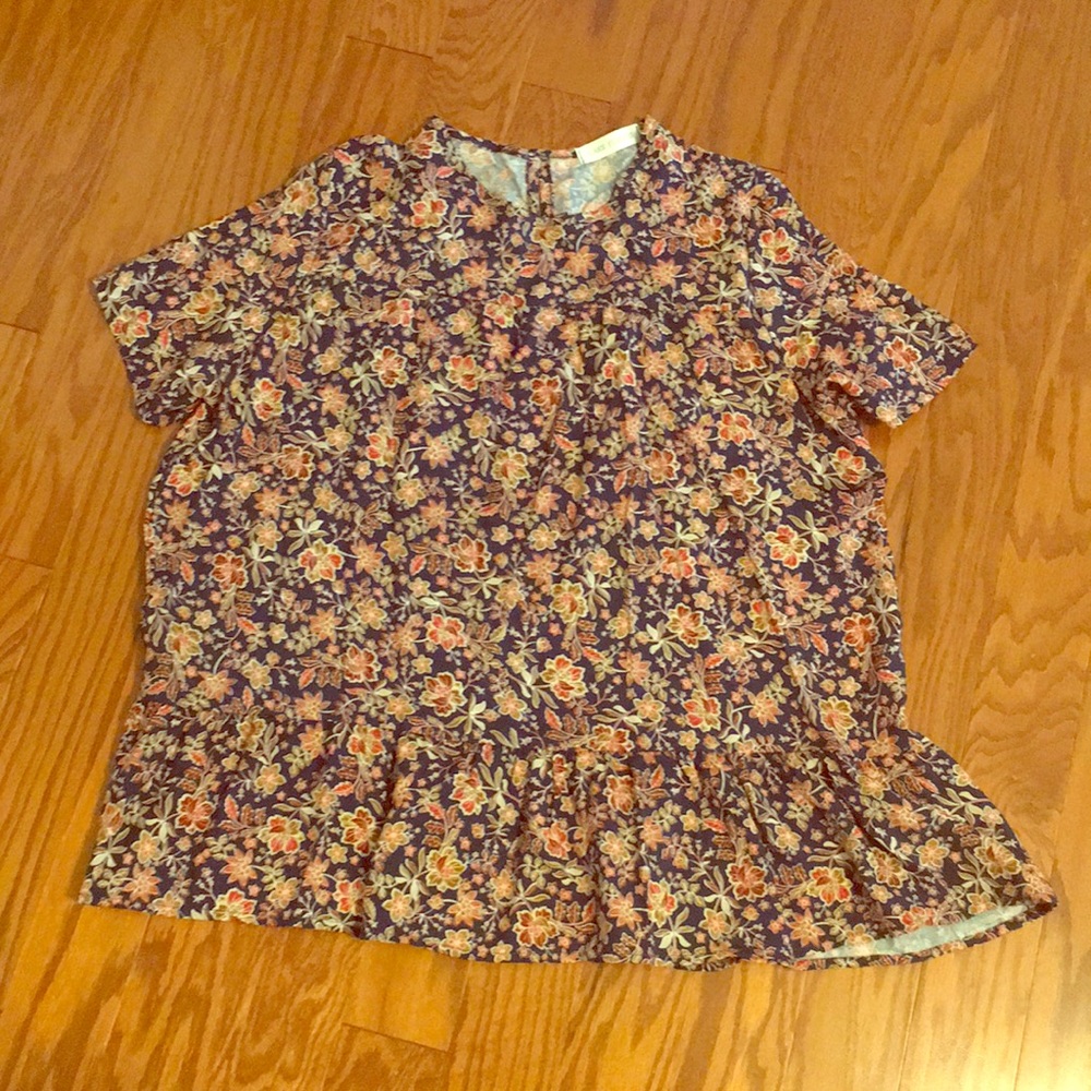 NWOT Ruffle hem floral top